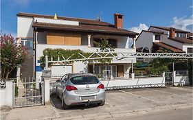 Beautiful Apartment In Porec With Kitchen